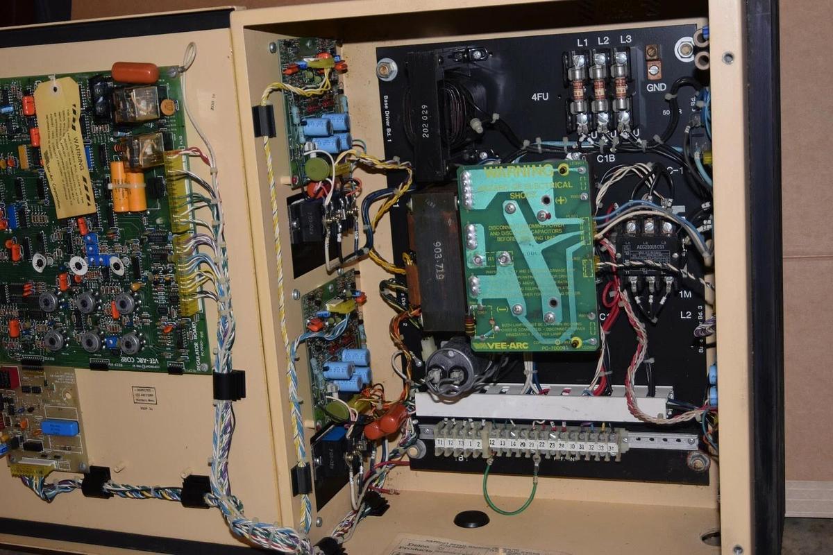 Used VEE-ARC PWM7000 8030U-A21 Adj. Freq Drive Motor Controller 3hp 3 hp 3.4kva 3Ph