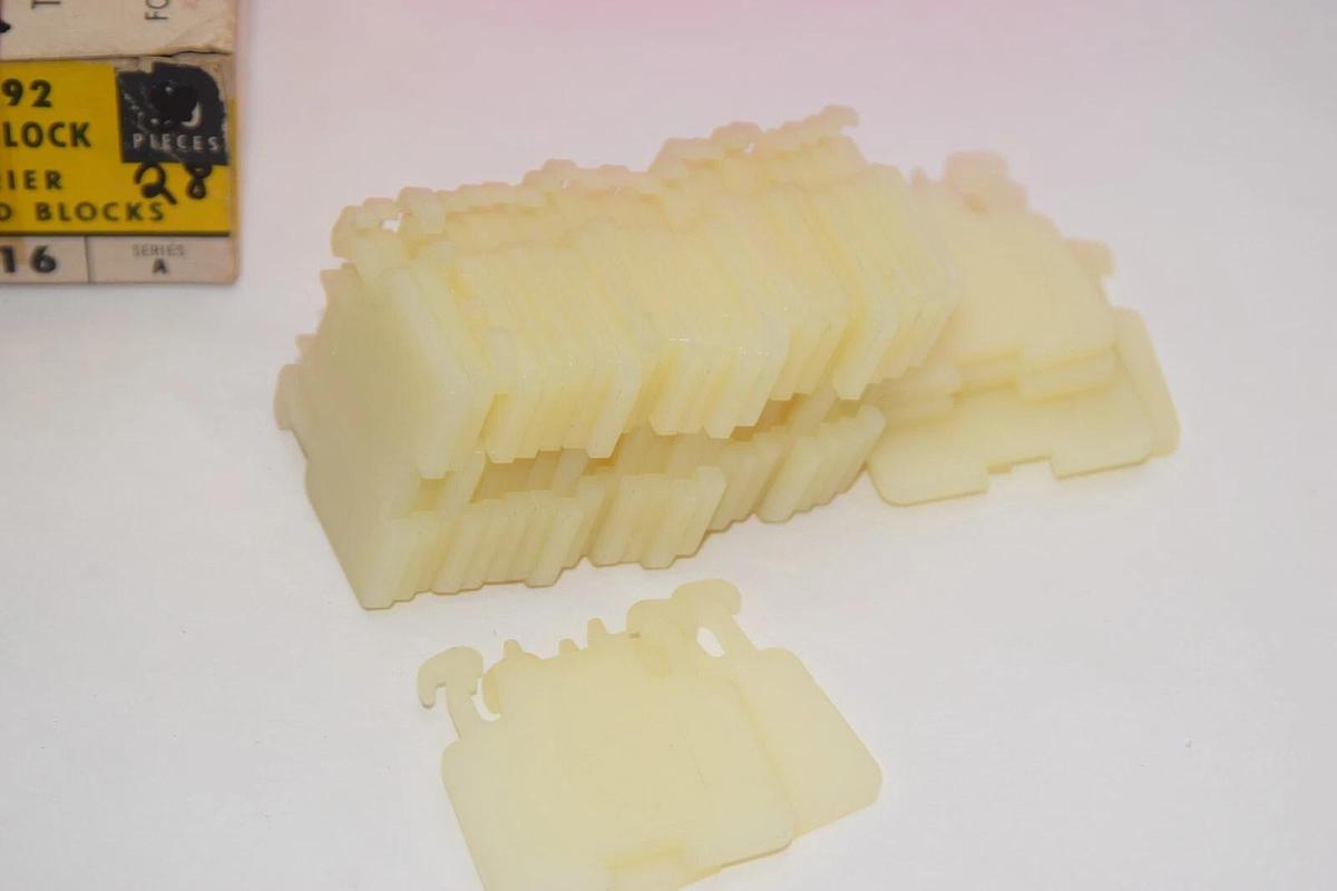 (NEW - Box of 28) ALLEN BRADLEY 1492-N16 End Barrier For CA and CD Blocks