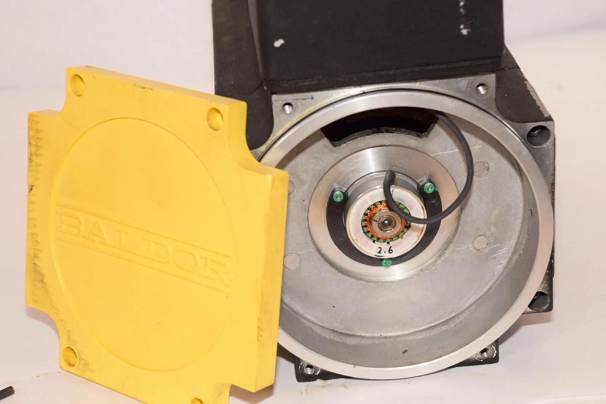 Used Baldor Brushless Servo Motor BSM100C-425M12A 963182 MS4P124W111 X0602 20nm 10.6