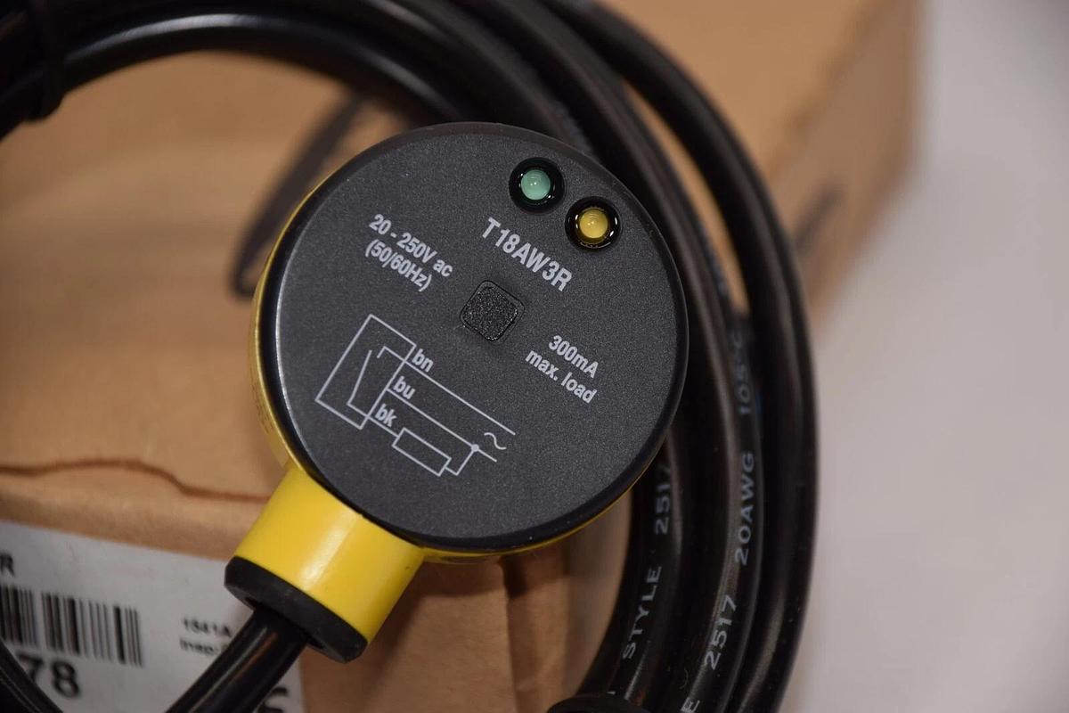 (NEW) BANNER T18AW3R , 32478 20-250V Self Contained Barrel Mount Sensor Module