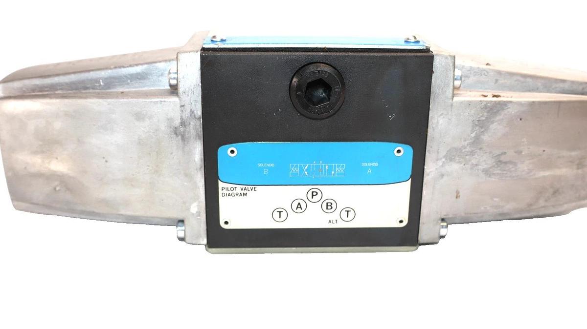 Eaton Vickers Directional Pilot Valve DG4S4-016C-50 DG4S4016C50 115v coil (NEW)