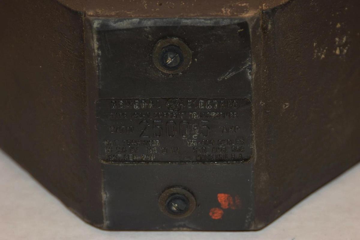 NEW GENERAL ELECTRIC JCS-0 2500:5 CURRENT TRANSFORMER
