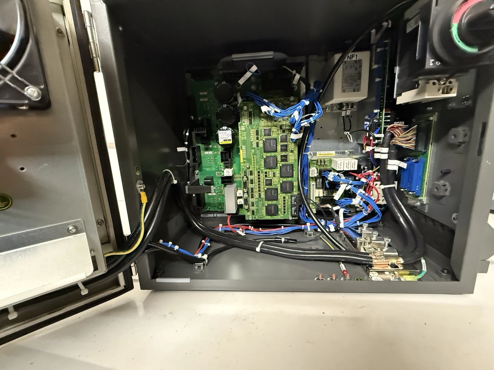 Refurbished Fanuc LR Mate 200iD Industrial Robot Controller A05B-2651-B011, for Robot Arm