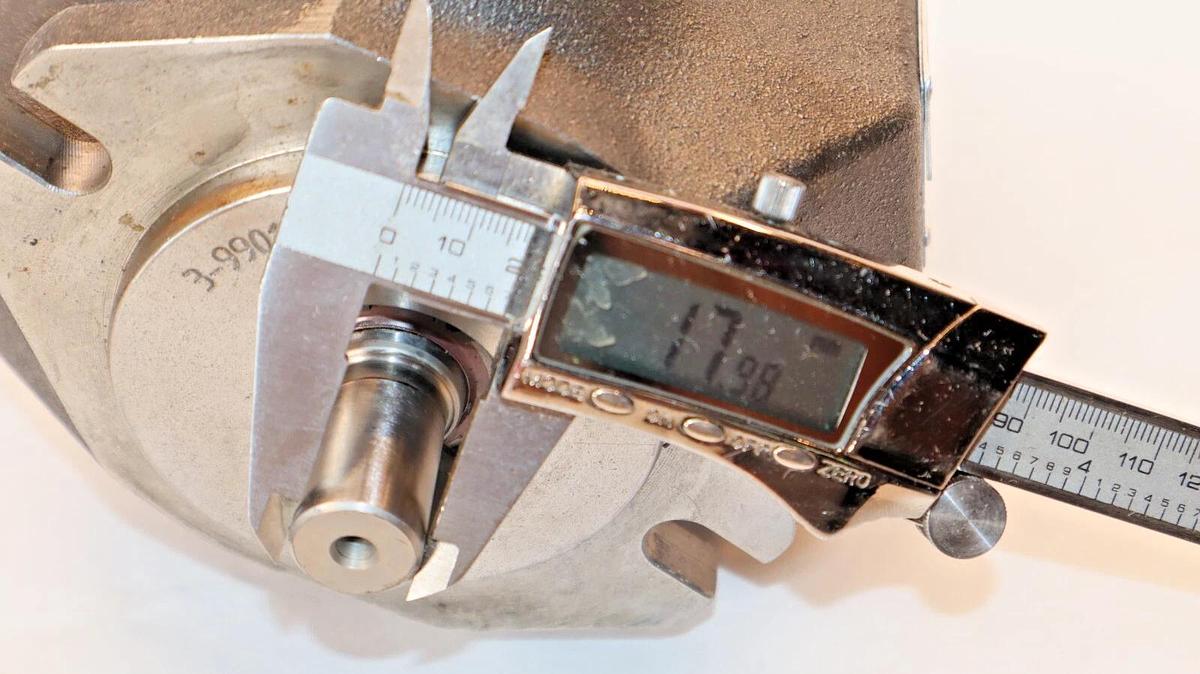 Rexroth Displacement Pump R901384824 SYDFEE-20/018R-PPA12N00-0000C1A0EXX024 RBLT