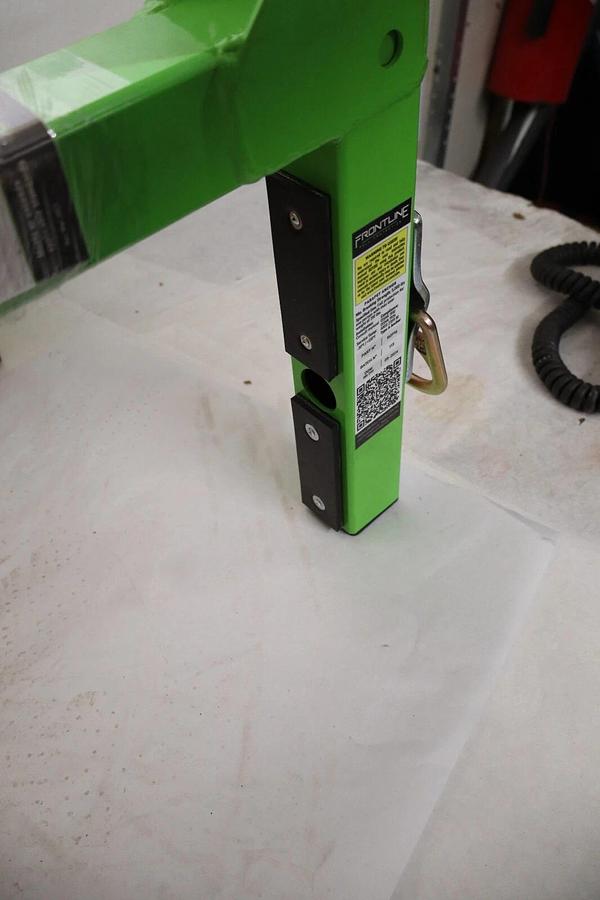 (NEW) FRONTLINE R0P16 , ROP16 Fall Protection Parapet Adjustable Up to 15"