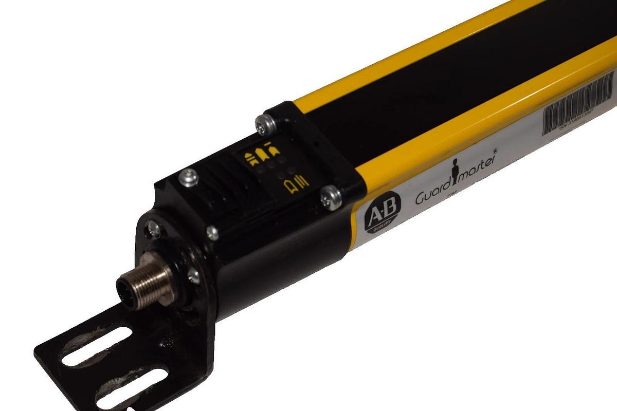 Used Allen Bradley Guardmaster AB Safety light curtain 440L-R4J0480YD Reciever