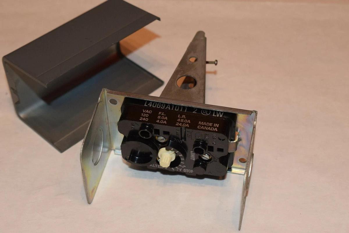 NEW HONEYWELL L4069A1011 3" INSERTION LIMIT CONTROLLER