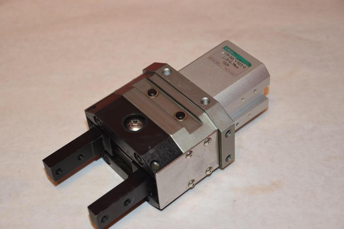 Used CKD HKP-32CS-S23-D HKP32CSS23D 0.3-0.7Mpa PNEUMATIC GRIPPER