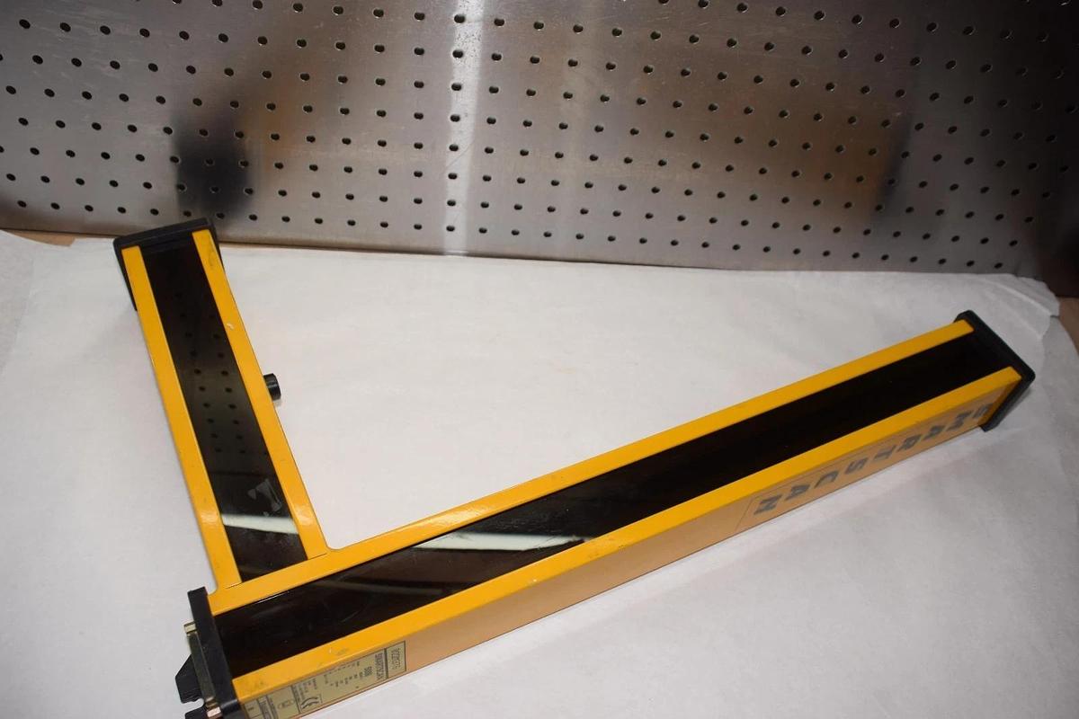 Used SMARTSCAN 5000 INFRARED SENSING LIGHT CURTAIN 5502APL1 Transmitter