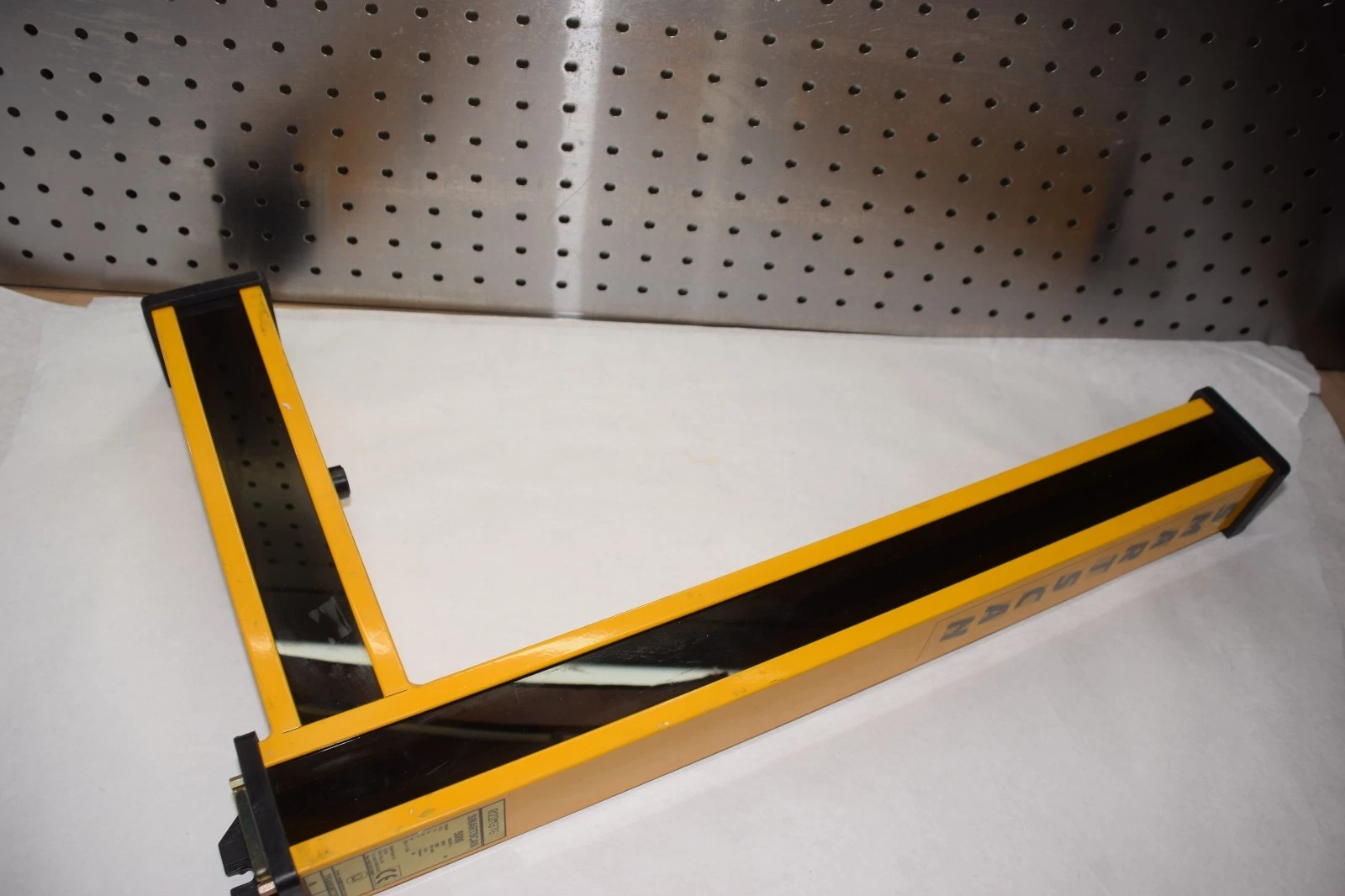 Used SMARTSCAN 5000 INFRARED SENSING LIGHT CURTAIN 5502APL1 Transmitter
