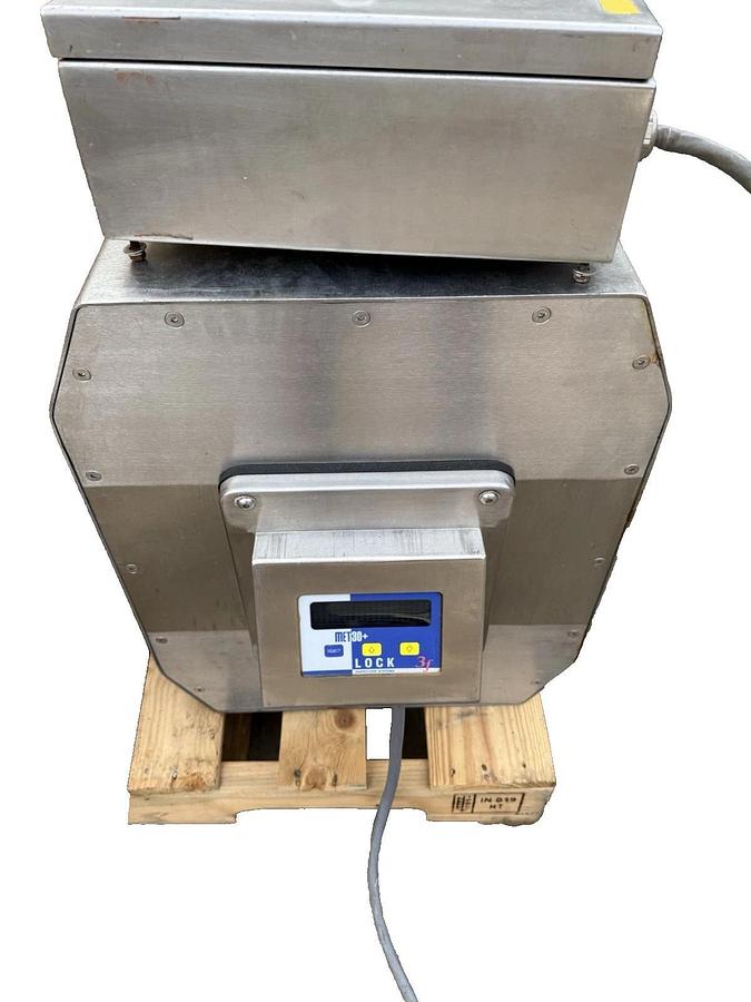 Used Lock Inspection Systems MET30+ Metal Detector for Conveyor  19-1/2" X 11-1/2"