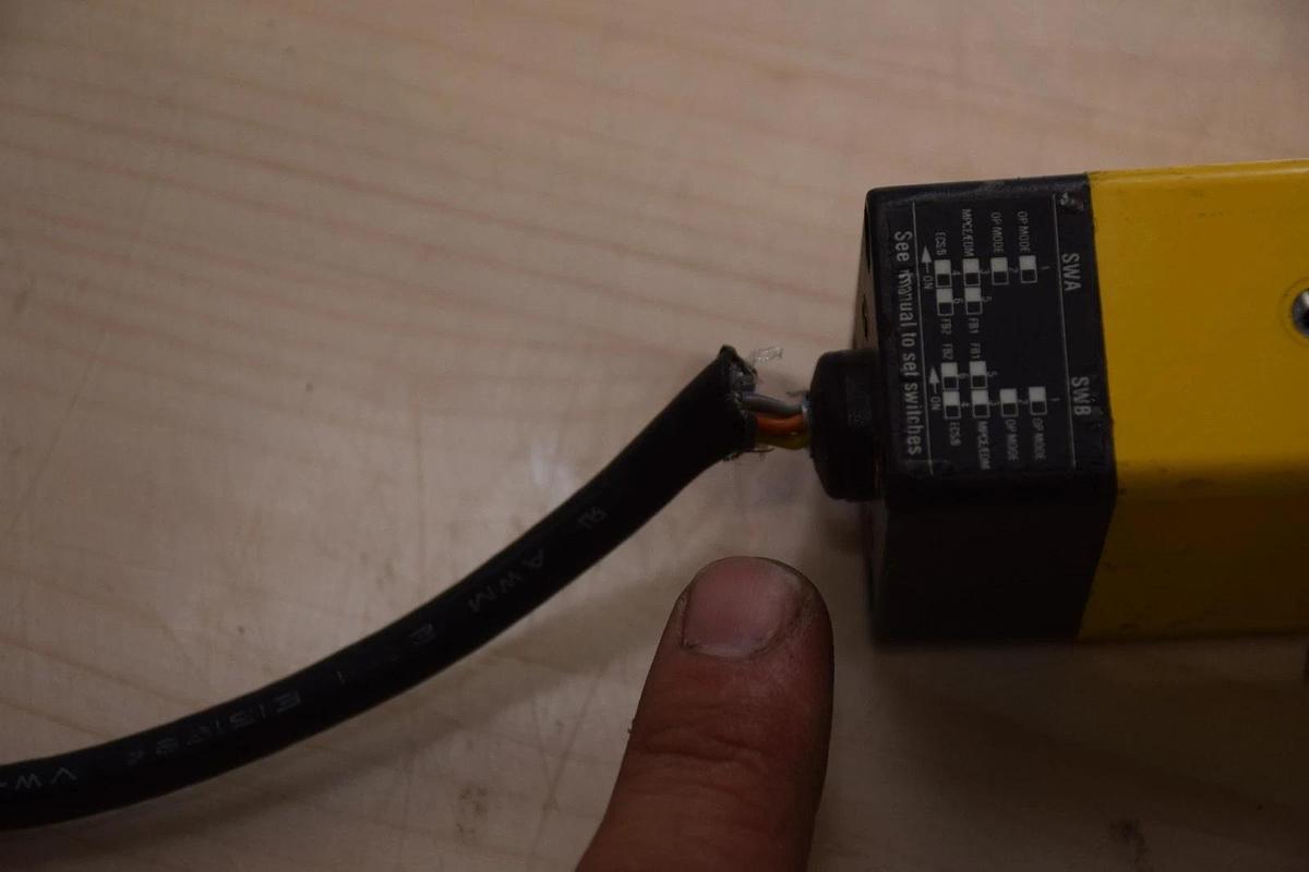 Used STI 70158-2077 MS46SR-30-700-Q1-R-NC-FP-TK1 RECEIVER SAFETY LIGHT CURTAIN