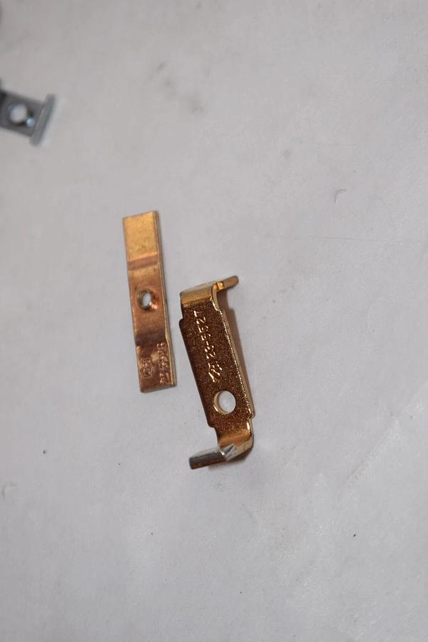 (NEW) CUTLER HAMMER 23-5527 , 23-5526 Contact Kit