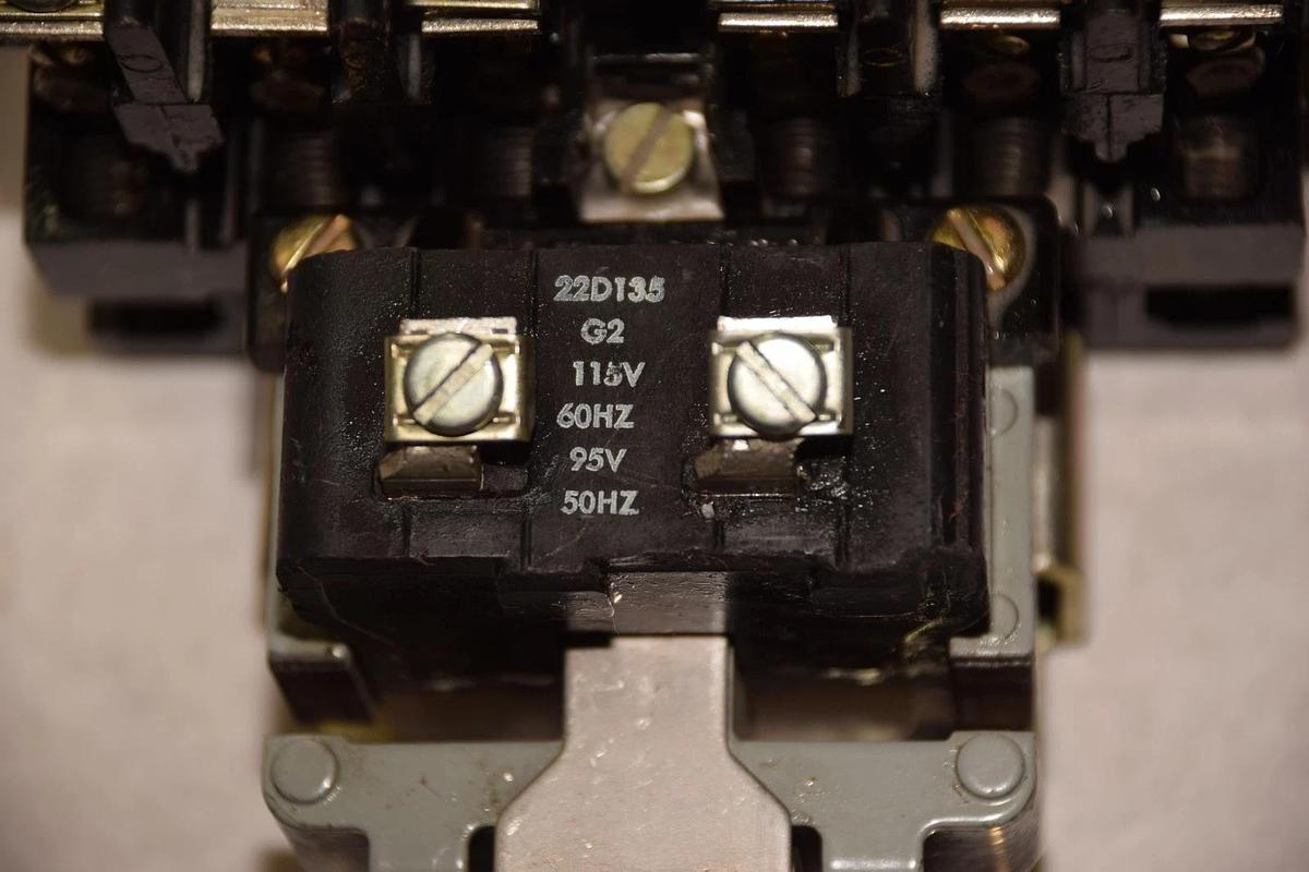 Used GENERAL ELECTRIC CR2810A14DE 10A 115V COIL CONTACTOR