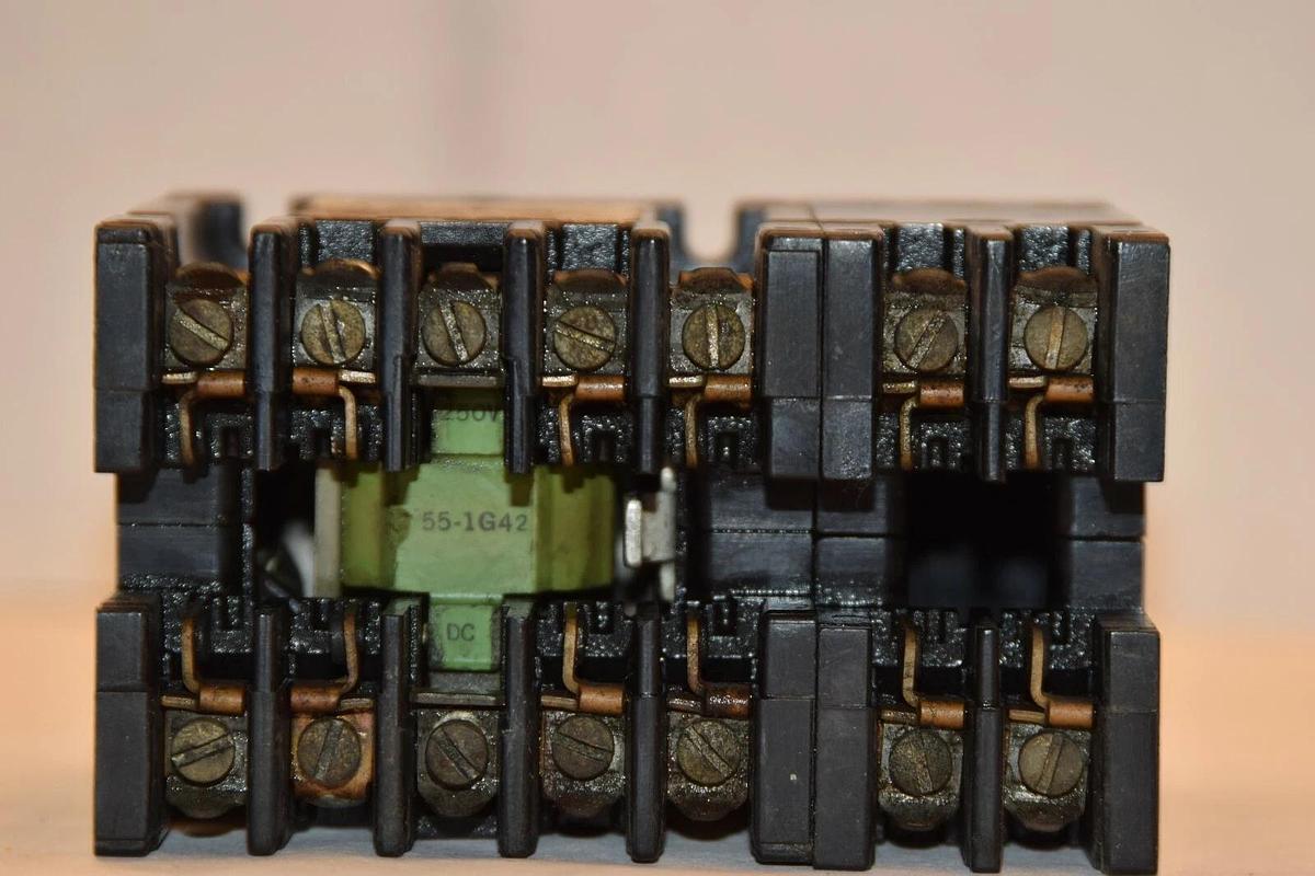 Used GE CR120A2612 10A 250VDC COIL CONTACTOR RELAY
