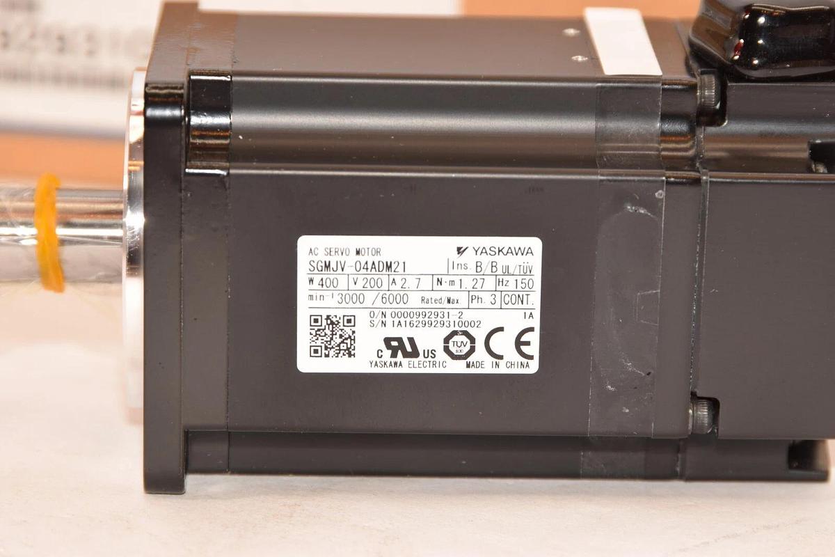 (NEW) YASKAWA SGMJV-04ADM21 2.7A 400W 3PH Servo Motor