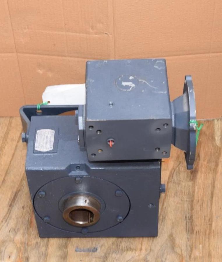 Hub City URL Gear Box Speed Reducer 0230-32645 3806 200/1 UR-L 143TC 1.938 (NOS)