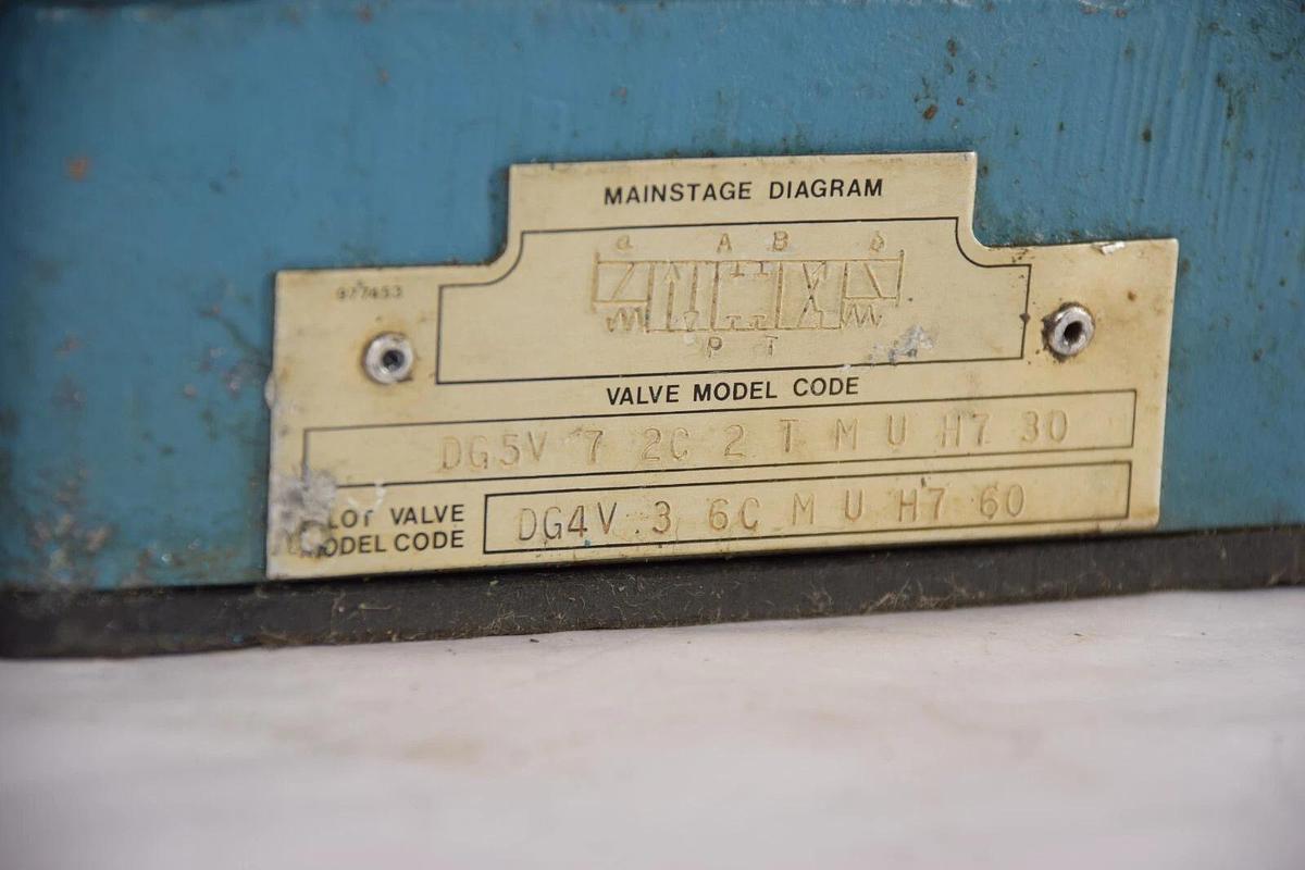 Vickers Directional Control Valve DG5V72C2TMUH730 DG4V-3-6C-M-U-H7-60 *NOS*