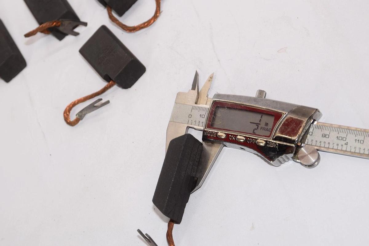 (NEW - Lot of 5) NATIONAL SA35 SA 35 1" x 1/2" Carbon Brush