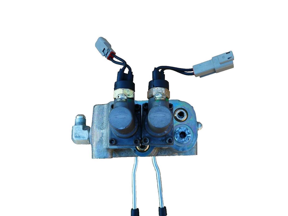 Used Altec 990660042, RH2LL Hydraulic Valve Block 2 Spool Manual lever Control Valve