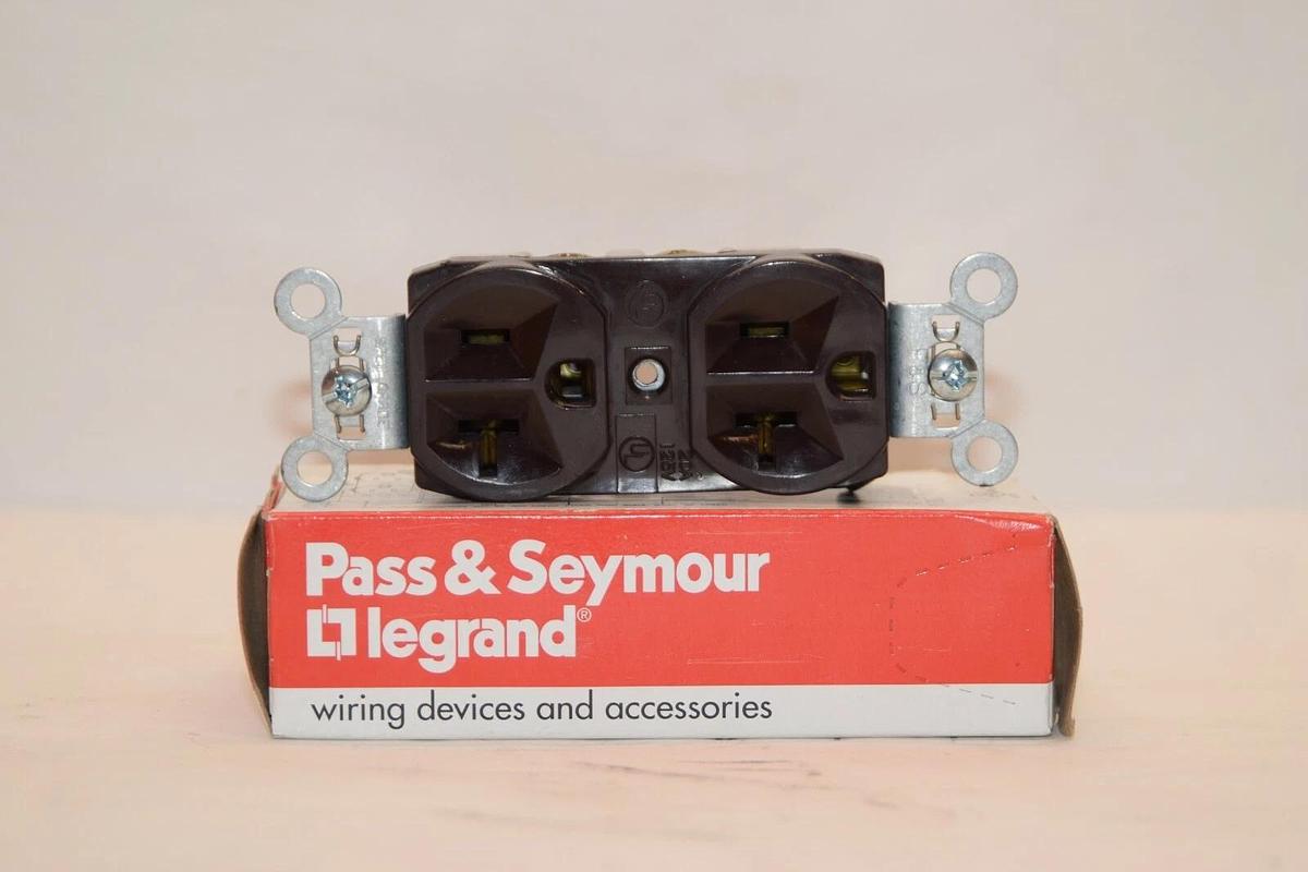 (NEW - Lot of 9) PASS & SEYMOUR CR20-1 CR201 20A 125V Black Duplex Receptacle