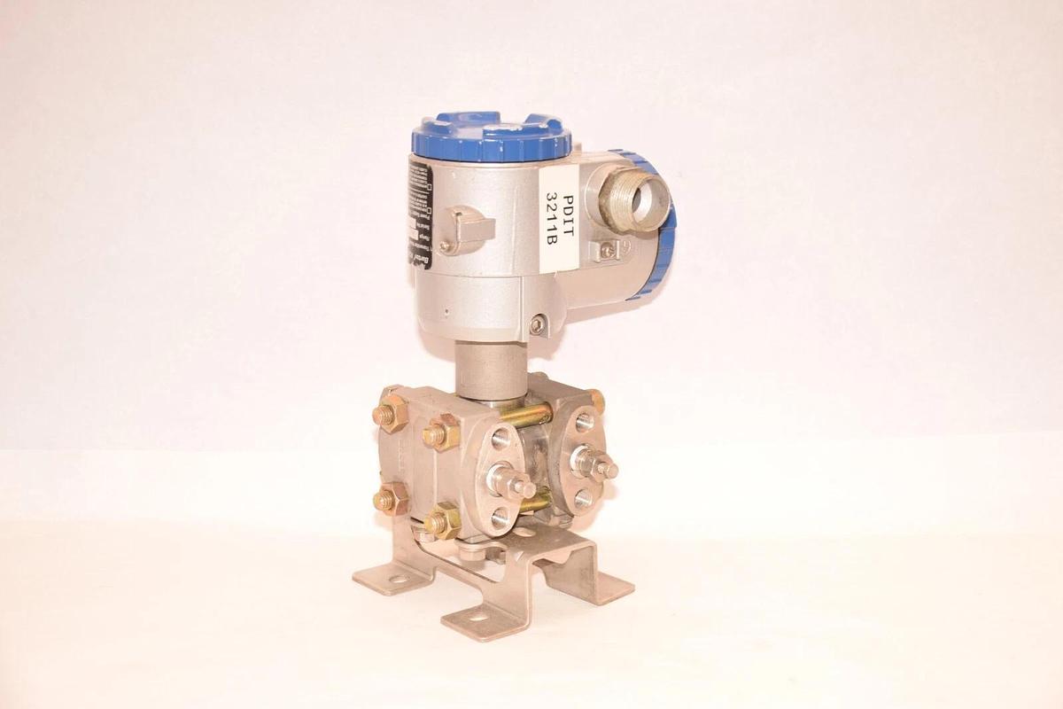 Used BARTON FKCG33V4ADAYYAA 2300psi FCX Transmitter