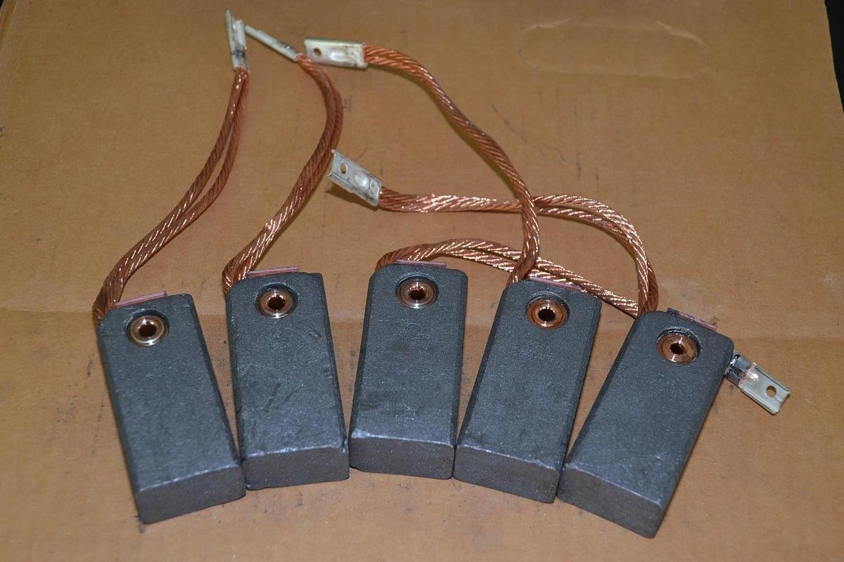 5) HELWIG GRAPHITE MOTOR BRUSH BRUSHES H704  3-1/8" x 1-1/2" x 1"  NEW