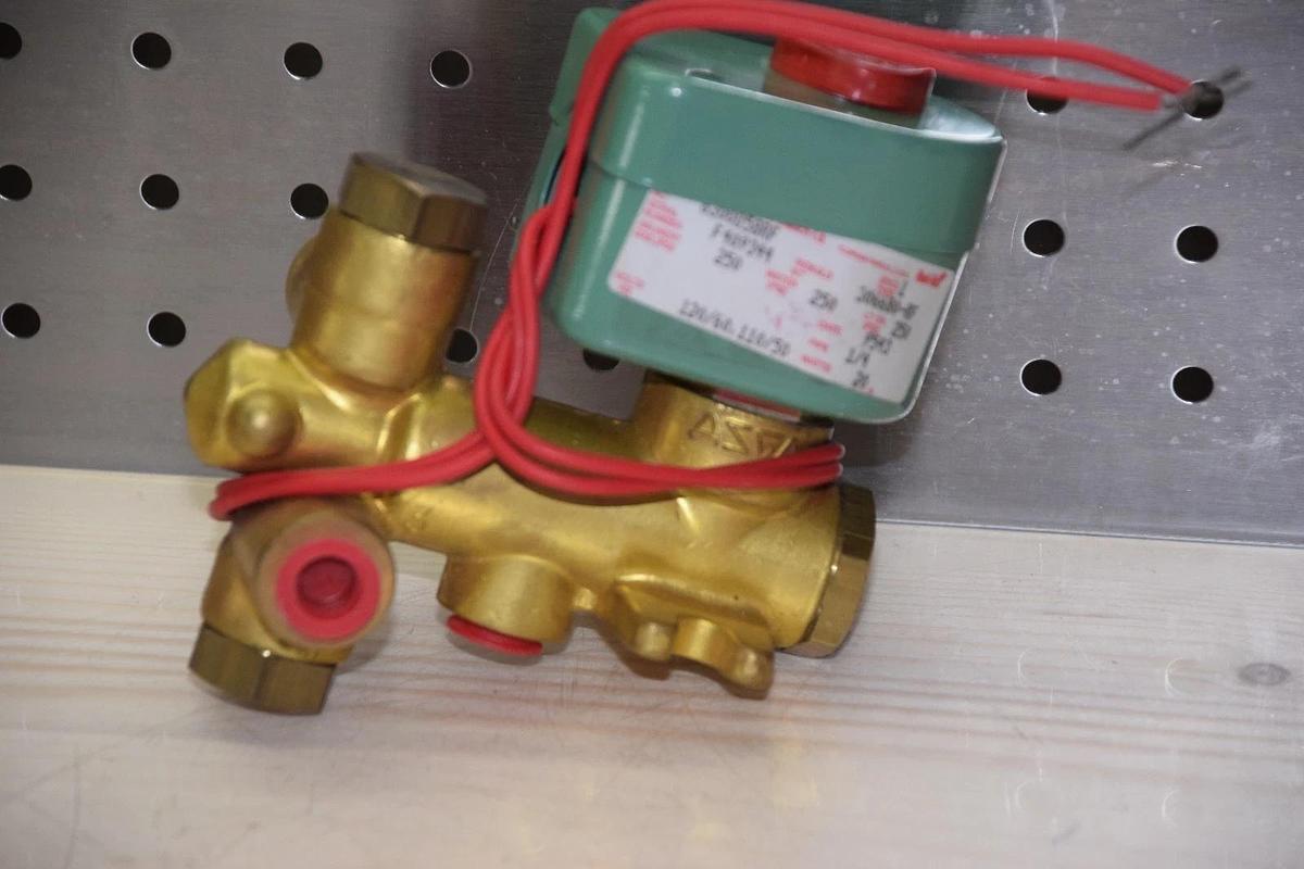 ASCO RED HAT 8300D58RF 250psi 1/4" 20W 120/60V 110/50V SWITCH NEW