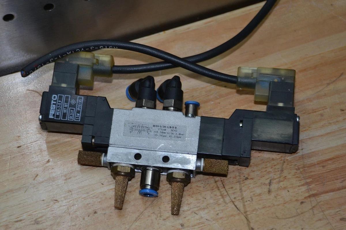 Used FESTO MEH-5/3E-1/8-S-B 13-145psi SOLENOID VALVE