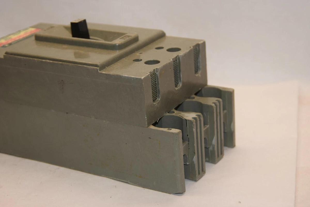 Used WESTINGHOUSE HF3070U 3P 70A 70 Amp 70 A 480V HF-Frame Mark 75 Circuit Breaker