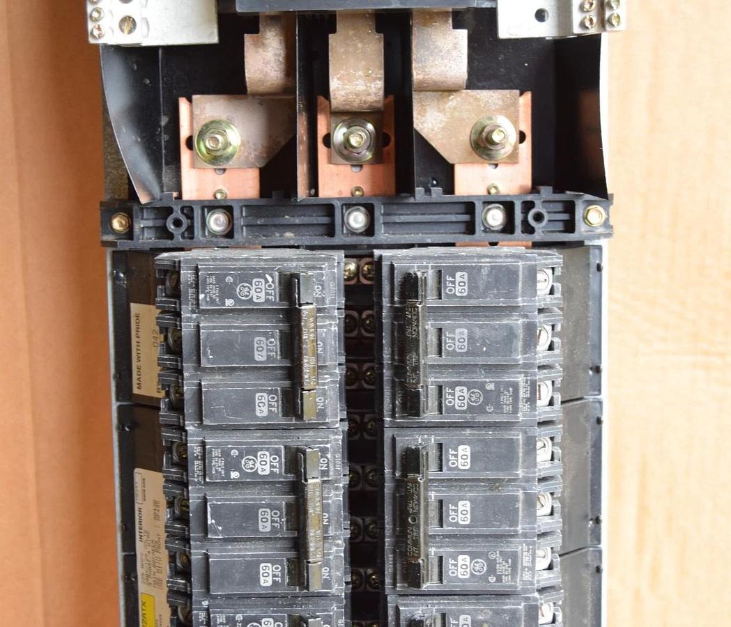 Used General Electric 225A GE A Series Panelboard Interior AQL3422ATX AXB4M9 3ph 4w