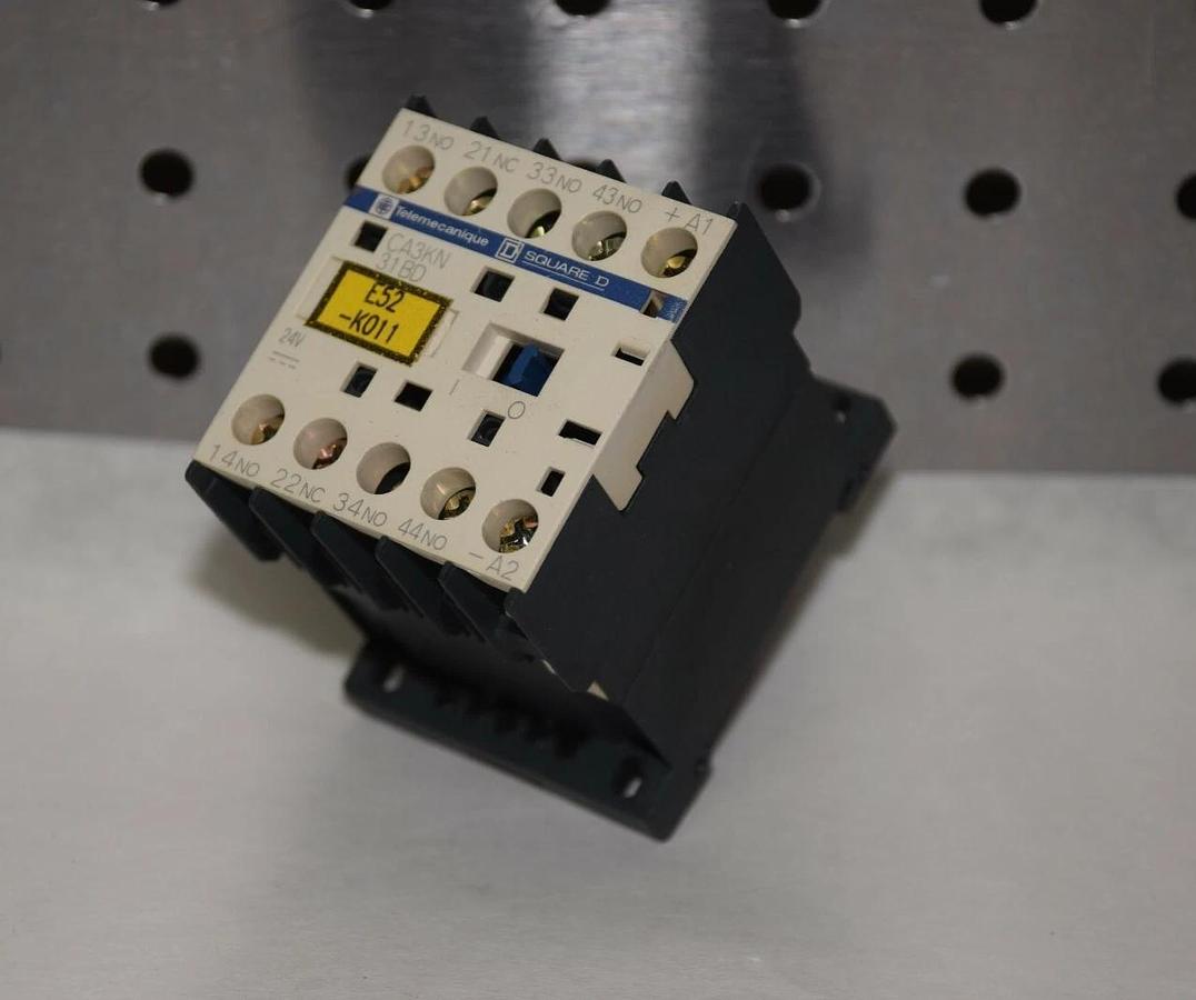 Used SQUARE D TELEMECANIQUE  CONTACTOR CA3KN31BD CA3KN 31BD 10A 690V 8kV