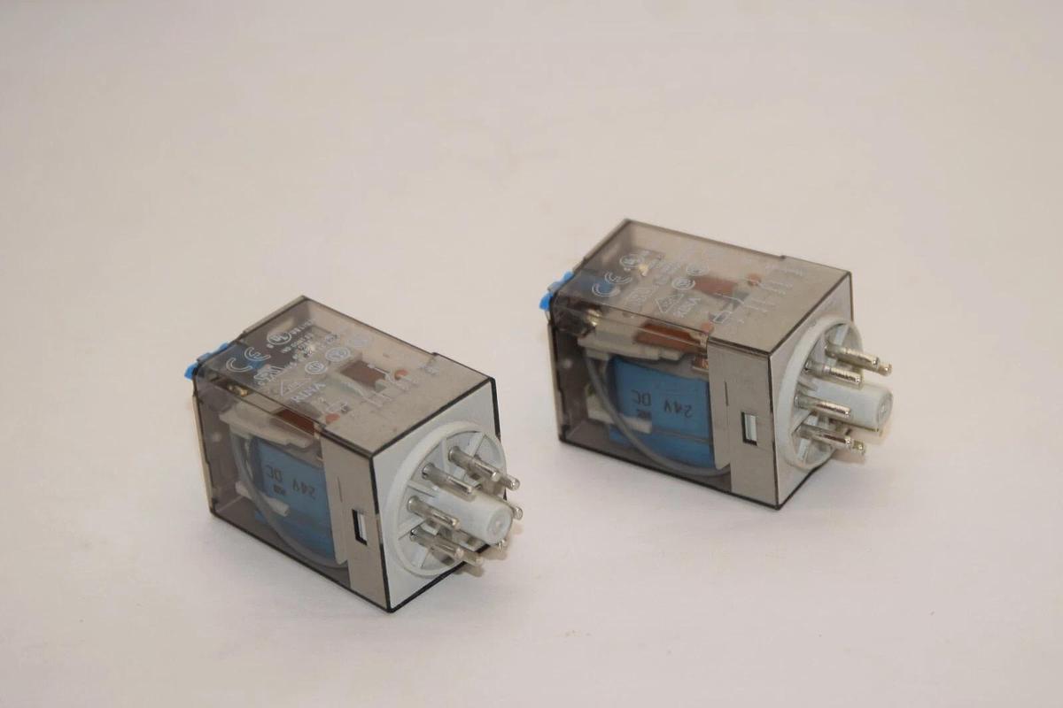 Used (Lot of 2) FINDER 60.12.9.024.0070 10A 250V Relay Socket