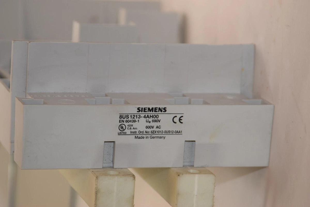 Used SIEMENS 8US1213-4AH00  BUSBAR Adapter for Breaker 600VAC