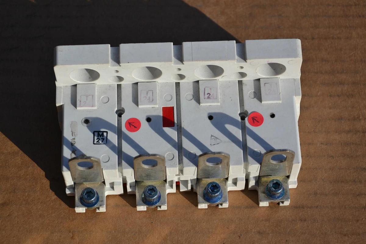 Used CUTLER HAMMER CH THERMAL MAGNETIC TRIP UNIT PJT9250AA 250A 250 A Amp 4P