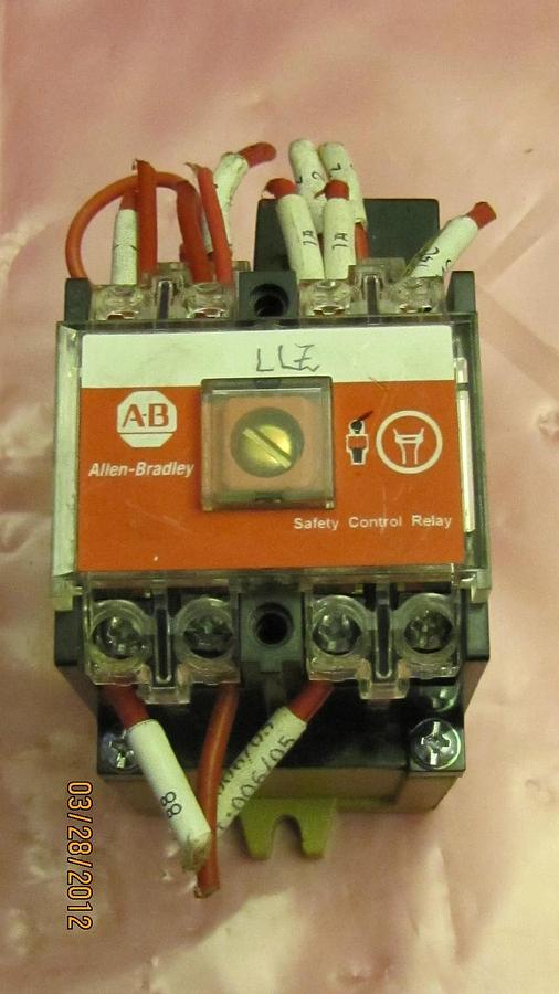 Used ALLEN BRADLEY RELAY 700S-P310A1 700SP310A1 700S P310A1 SER D