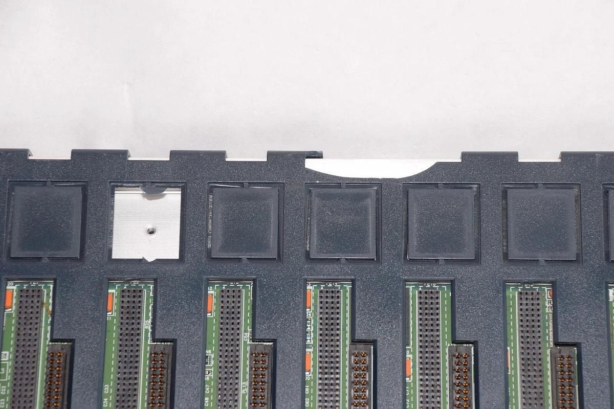 Used GE FANUC IC695CHS012-BA RX3i 12-Slot Backplane *Casing Cracked/Chipped*