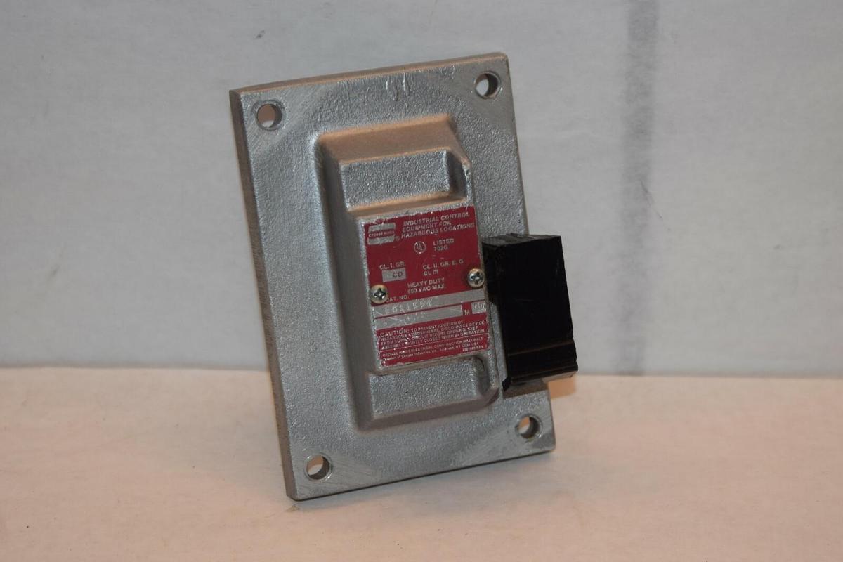 Used CROUSE HINDS EDS1596 600VAC HEAVY DUTY INDUSTRIAL CONTROL FOR HAZARDOUS LOC.