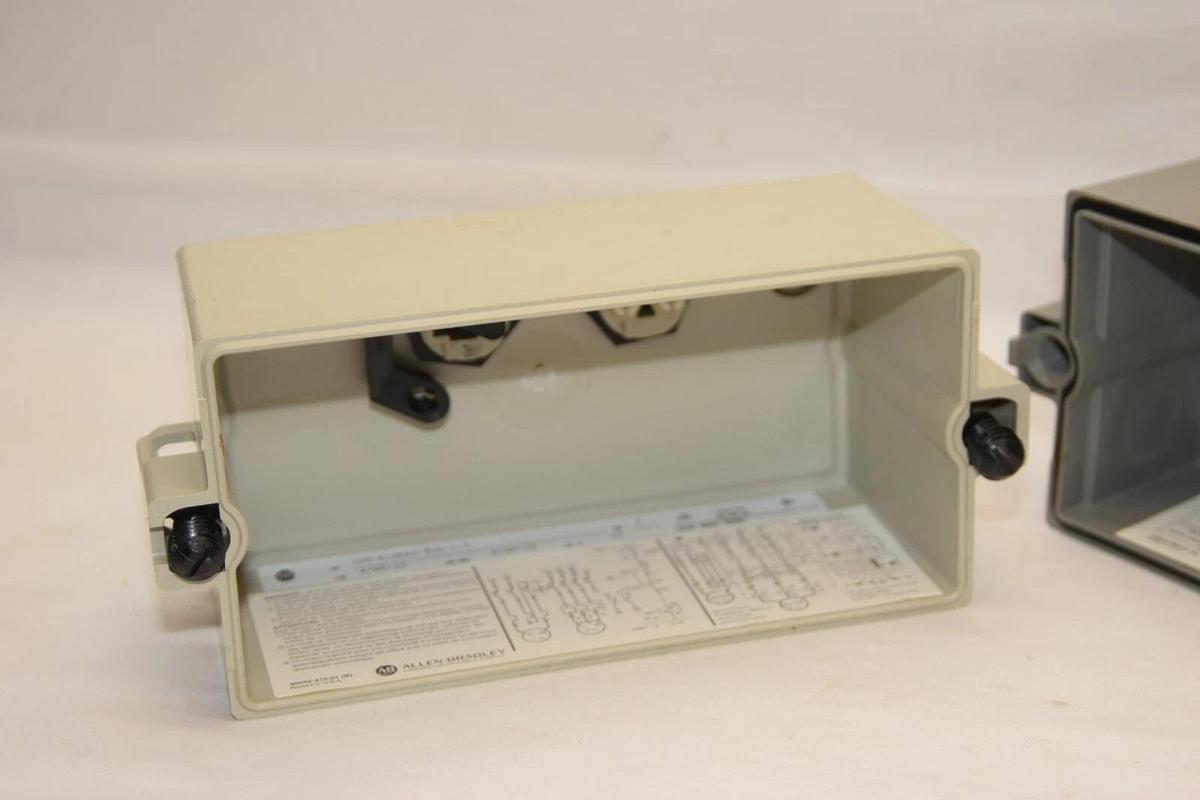 (NEW) ALLEN BRADLEY 109-A12KA3-B30-1-7 40053-260-01 Enclosed Starter