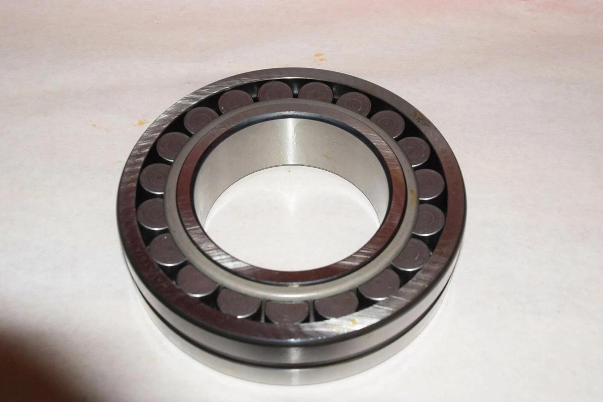 NEW SKF 22220 E/C4 SPHERICAL BEARING    22220E/C4