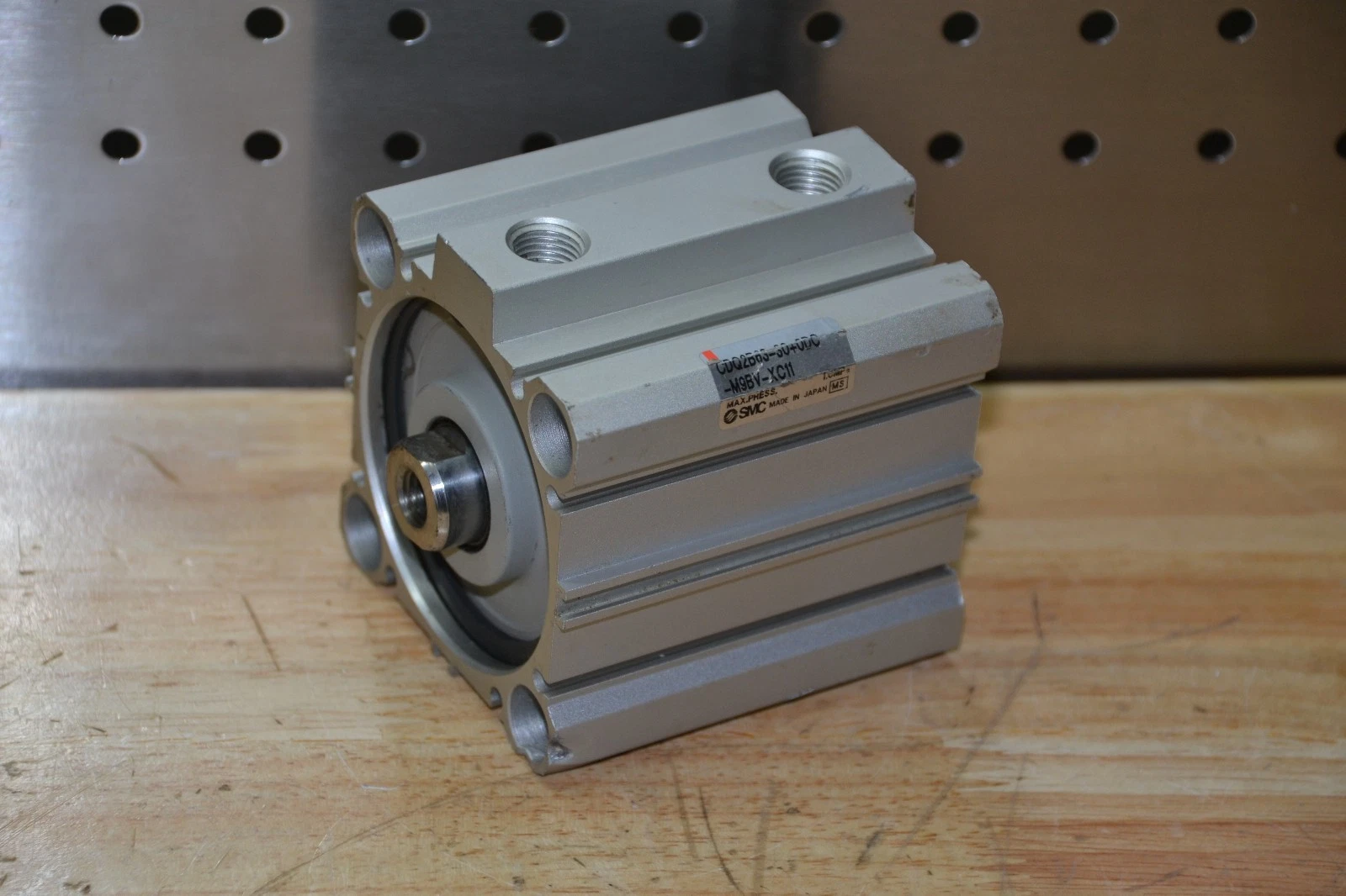 Used SMC CDQ2B63-30+ODO-M9BV-XC11 CDQ2B63-30+0D0-M9BV-XC11 COMPACT CYLINDER