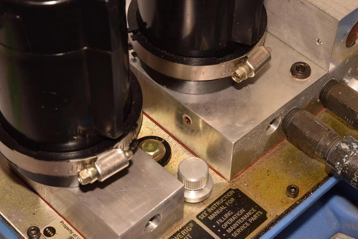 Used HUCK 942 Powerig Hydraulic Unit with HUCK Riveter gun 99-2737 tip