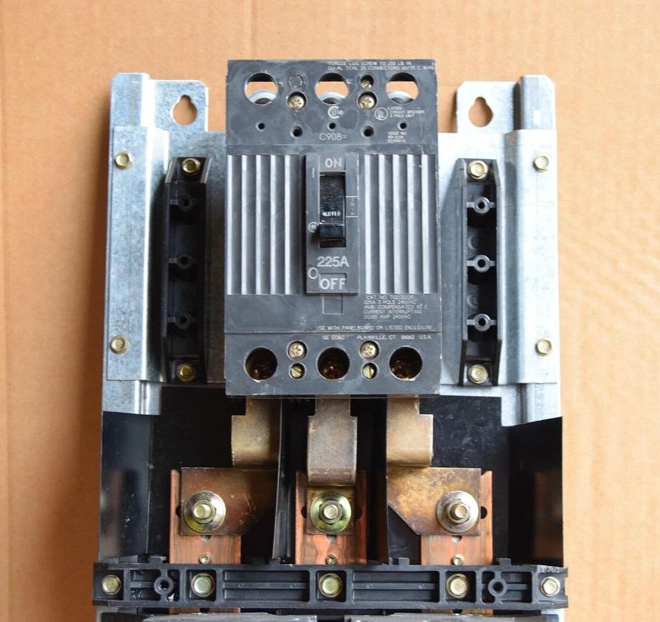 Used General Electric GE A Series 225A Panelboard Interior AQL3422ATX AXB4M9 3ph 4w