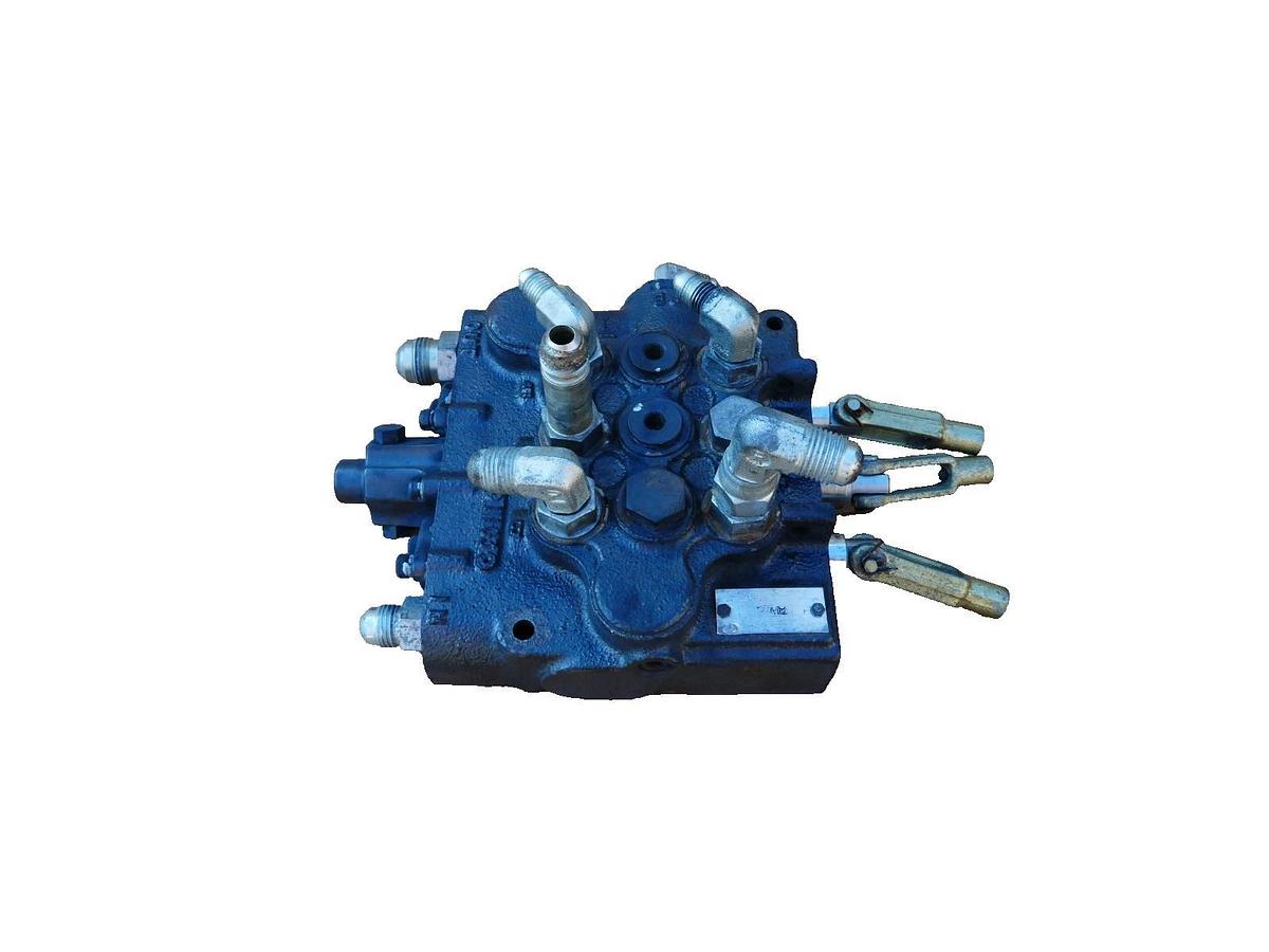 Used Altec 38109395, 352-00059 Hydraulic Valve Block 3 Spool Manual hydraulic Control