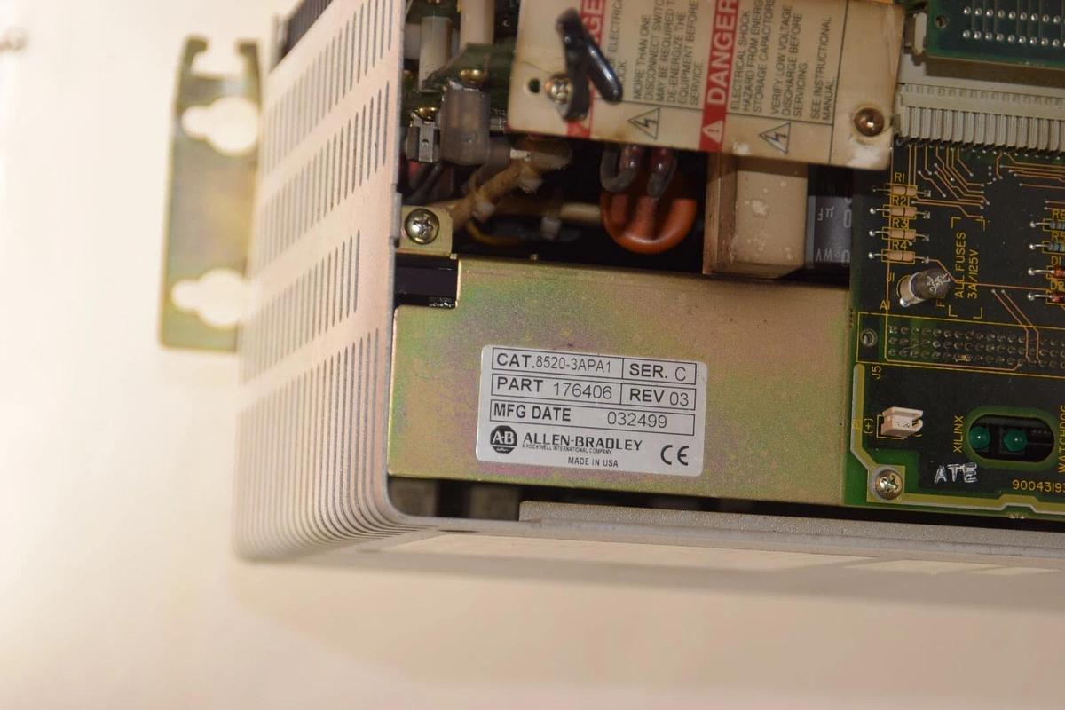 Used ALLEN BRADLEY 8520-3S10A-BAT-EX4-S-1-2-3-4-5-7 Ser C 380/460V 13A Servo Amplifer