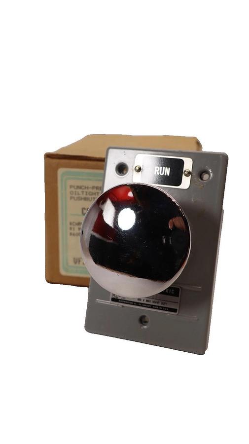 General Electric / GE CR2940NP611C 600Vac Punch-Press Pushbutton , Chrome (New)