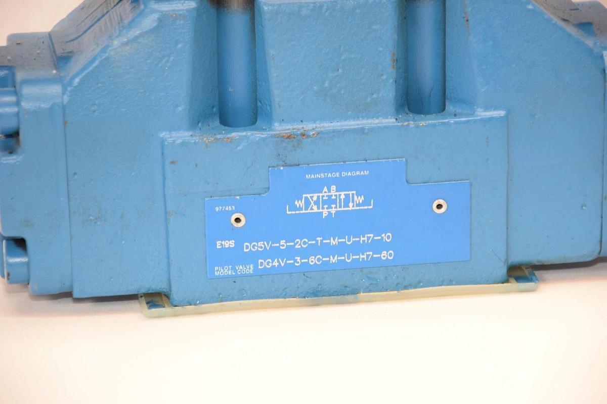 NEW VICKERS DG5V-5-2C-T-M-U-H7-10  DG4V-3-6C-M-U-H7-60 Directional Control Valve