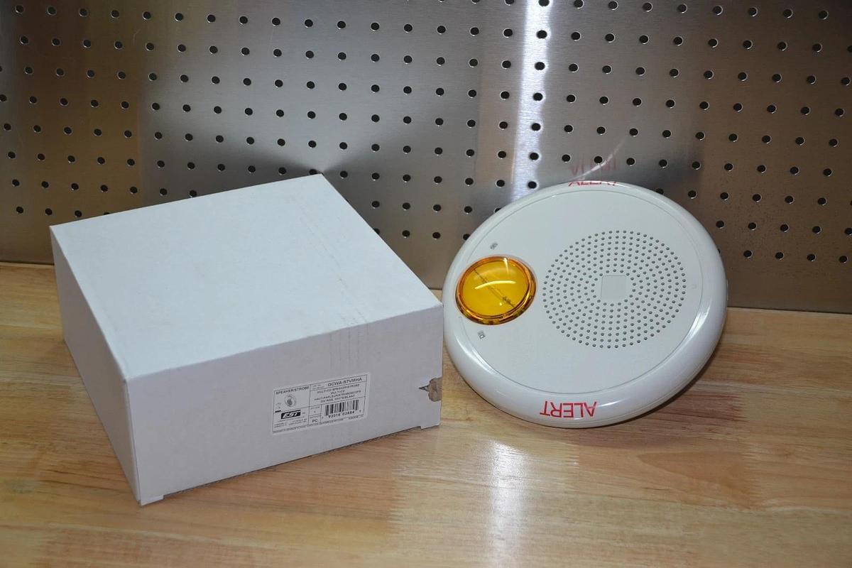 GE EST GCWA-S7VMHA Multi-CD Speaker Strobe 70V RMS WHITE