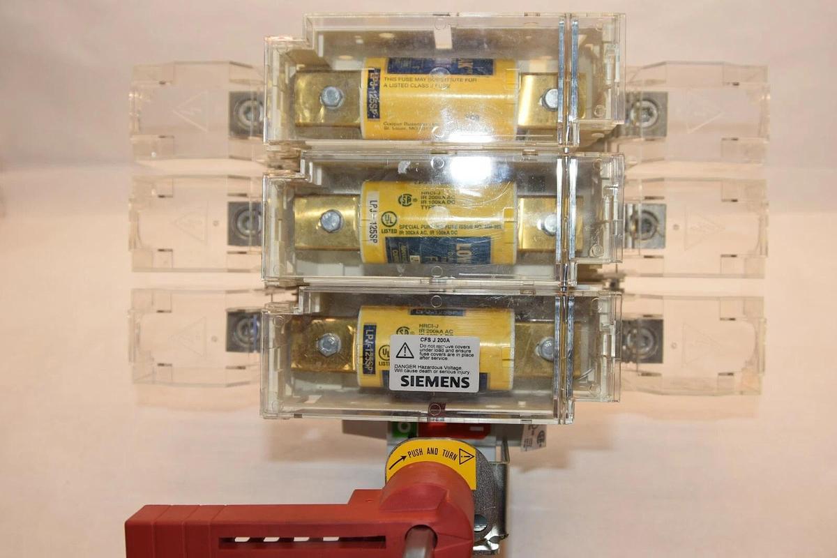 Used SIEMENS CFS364J 200A 50/60Hz 100HP Fusible Disconnect Switch With Lug Cover