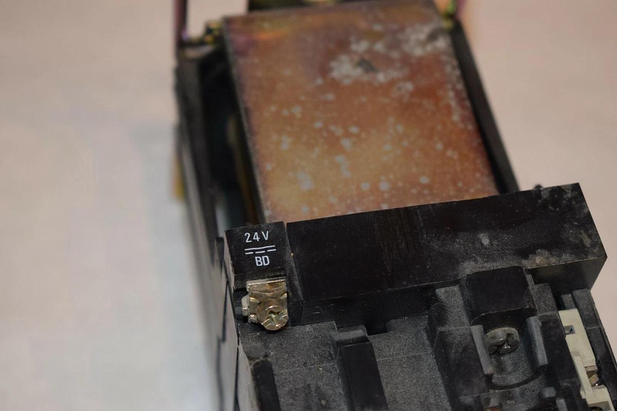 Used TELEMECANIQUE LP1 D4011 24V COIL 60A CONTACTOR